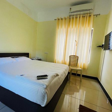 Akr Residency Hotel Kazhakuttam Kültér fotó