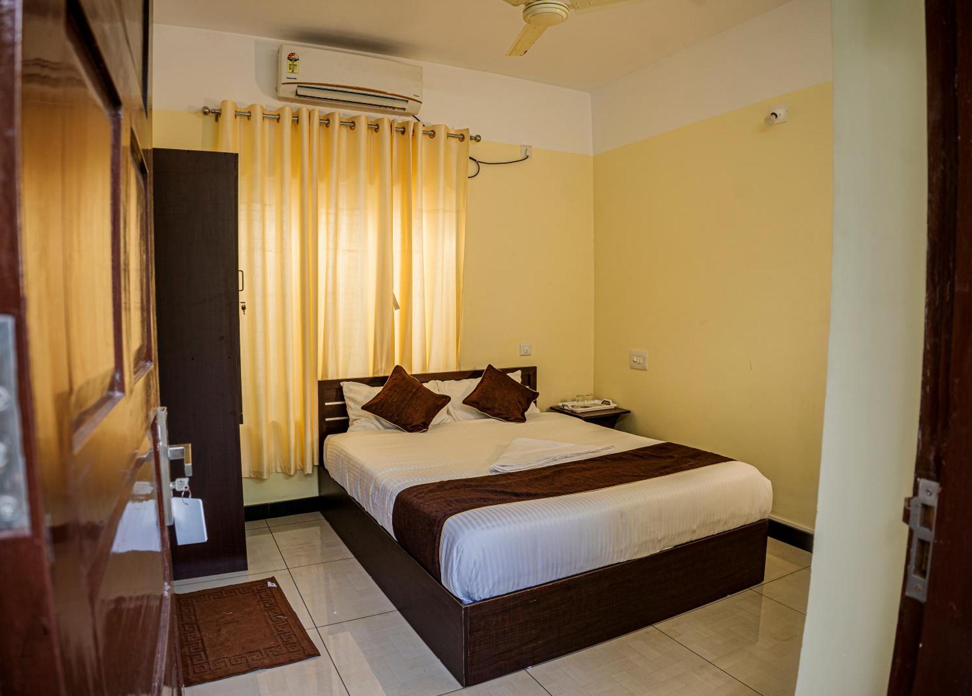 Akr Residency Hotel Kazhakuttam Kültér fotó