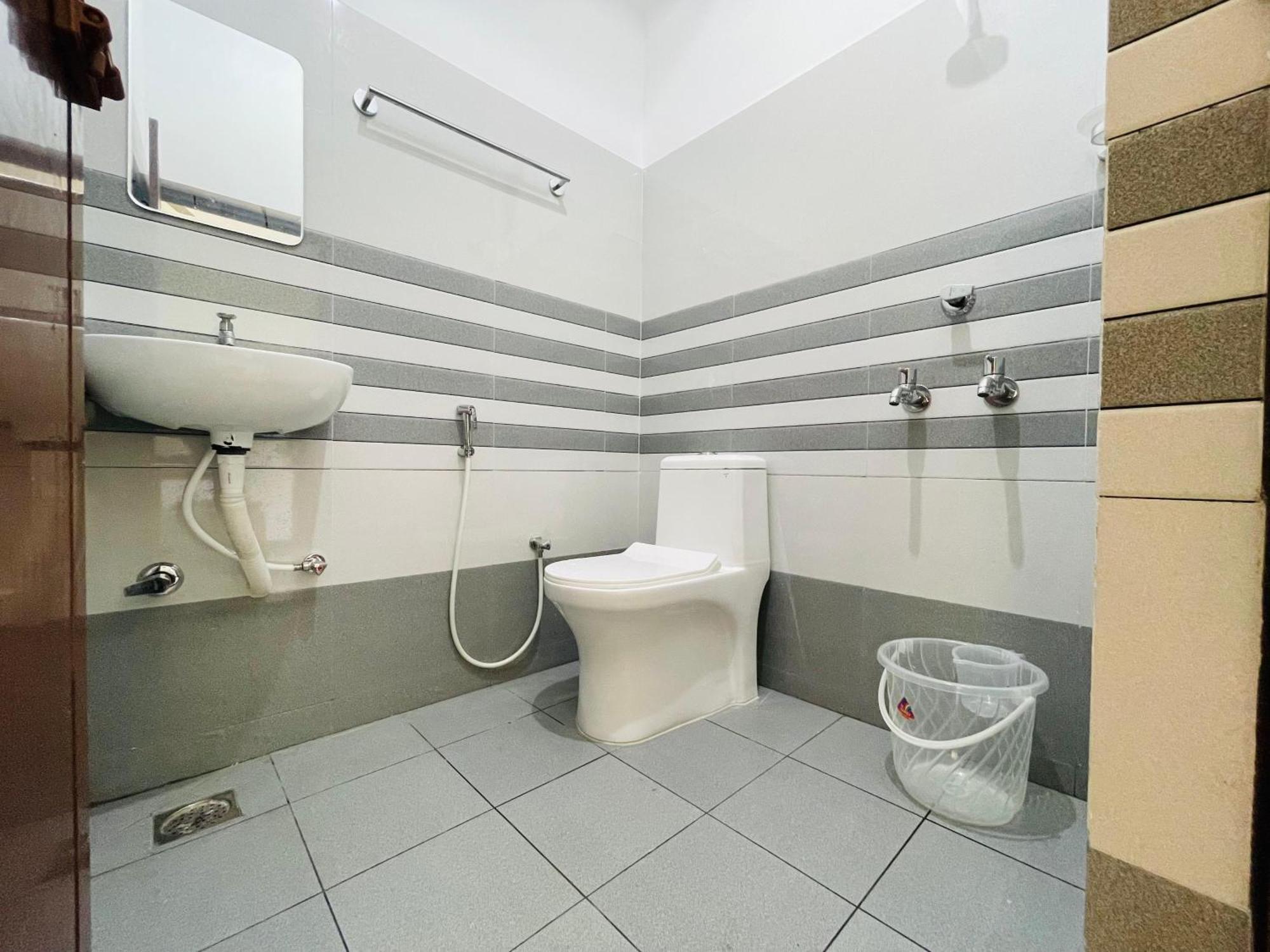Akr Residency Hotel Kazhakuttam Kültér fotó