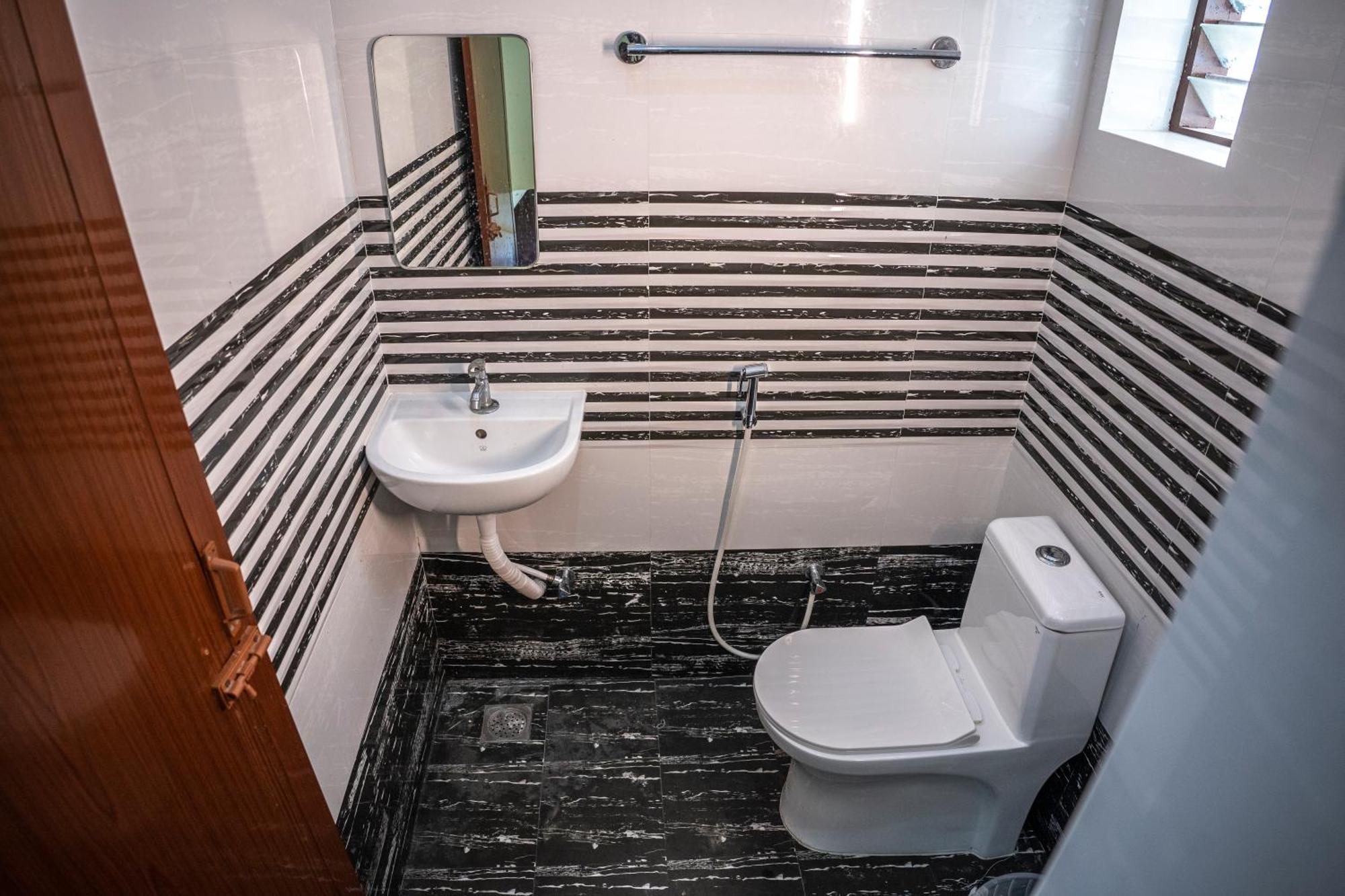 Akr Residency Hotel Kazhakuttam Kültér fotó