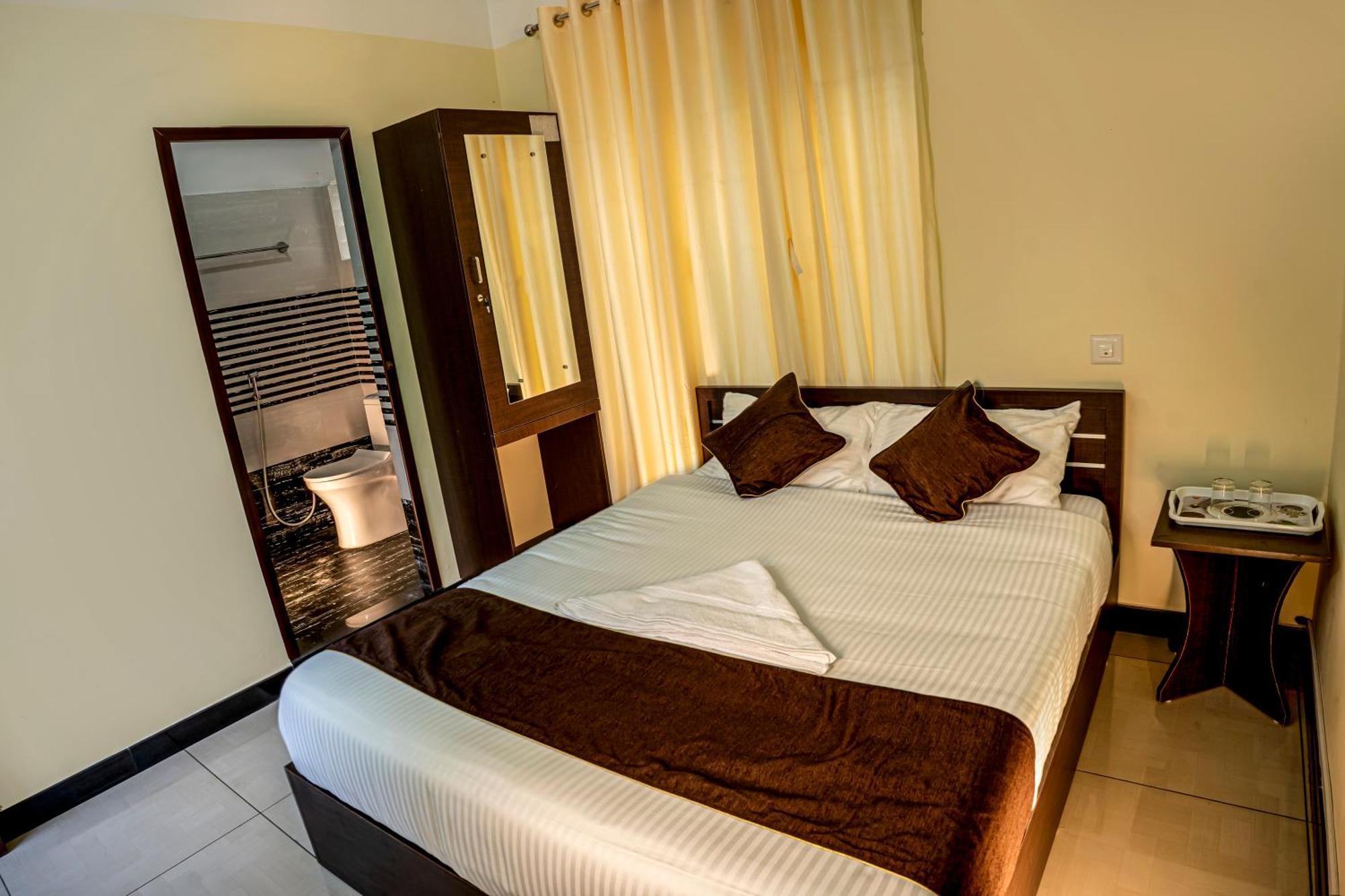 Akr Residency Hotel Kazhakuttam Kültér fotó