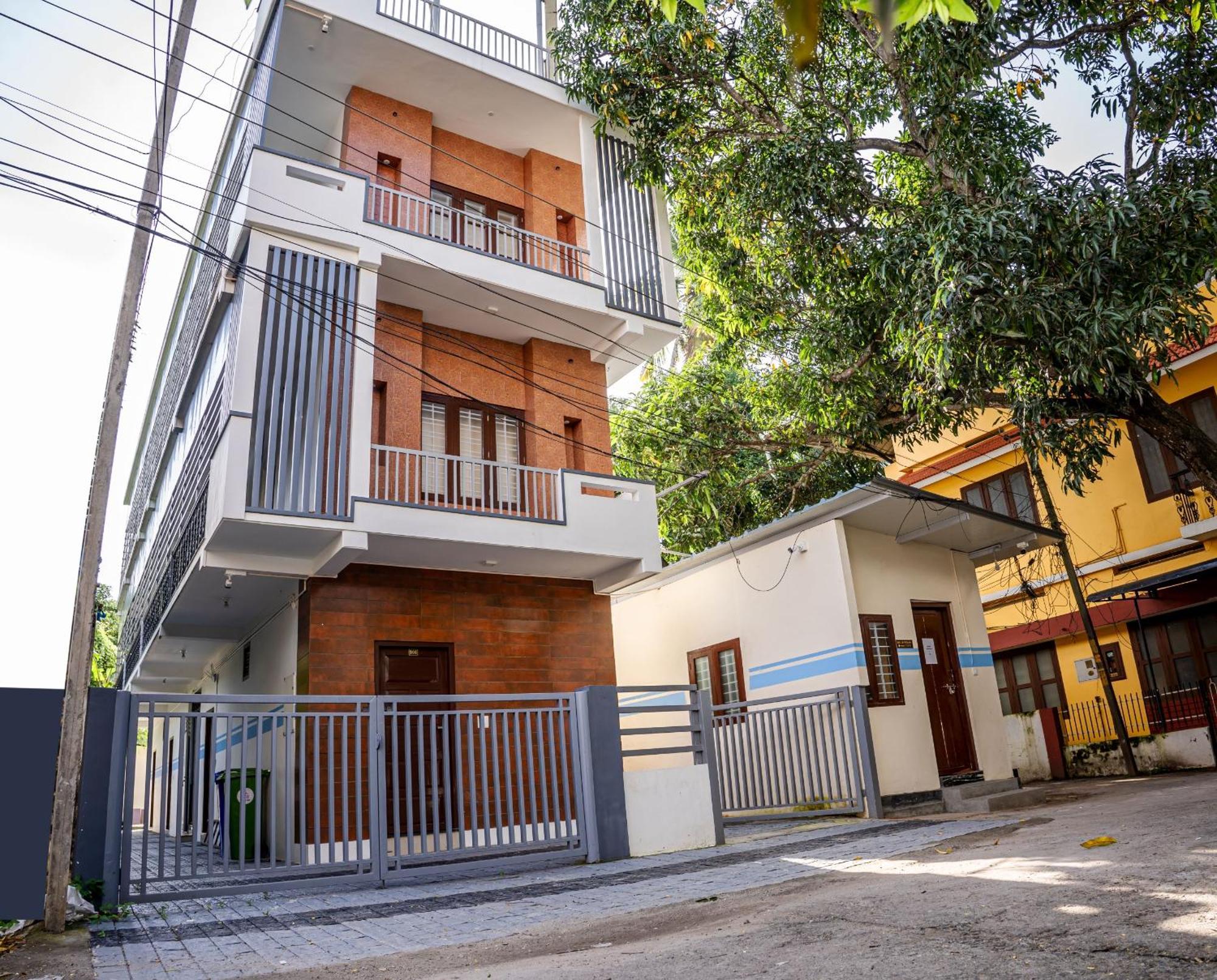 Akr Residency Hotel Kazhakuttam Kültér fotó